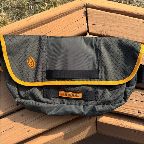Timbuk2 Black and Yellow Men's Belt Bag - Picture 1 of 8